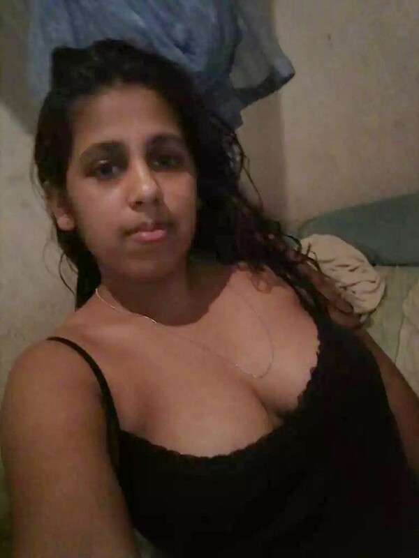 Sri Lankan big boobs girl unseen naked