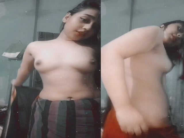 New Delhi super sexy babe striptease boobs