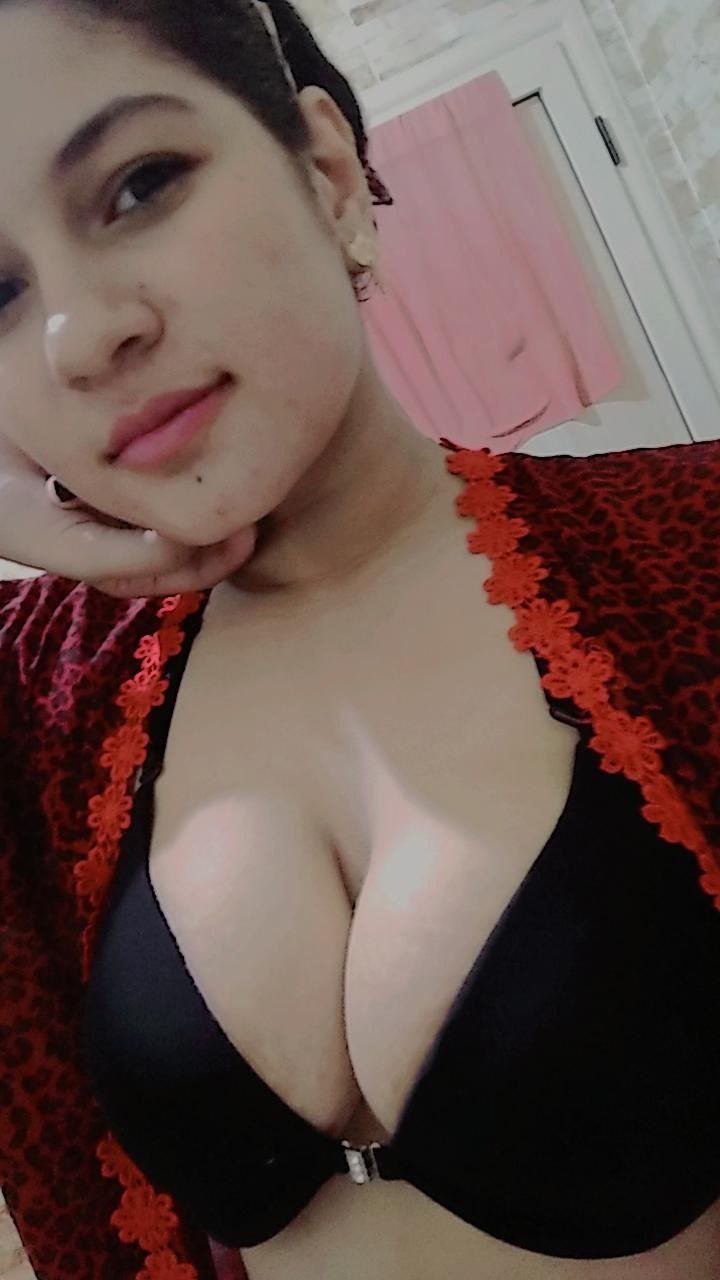 Snapchat Indian babe big boobs showing