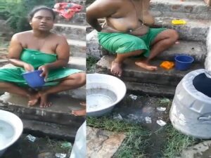 village bhabhi outdoor nude bath caught by